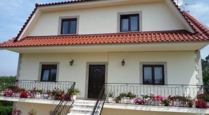 Maison T6 à Alvarães de 318 m²