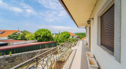 Maison T6 à Alvarães de 318 m²