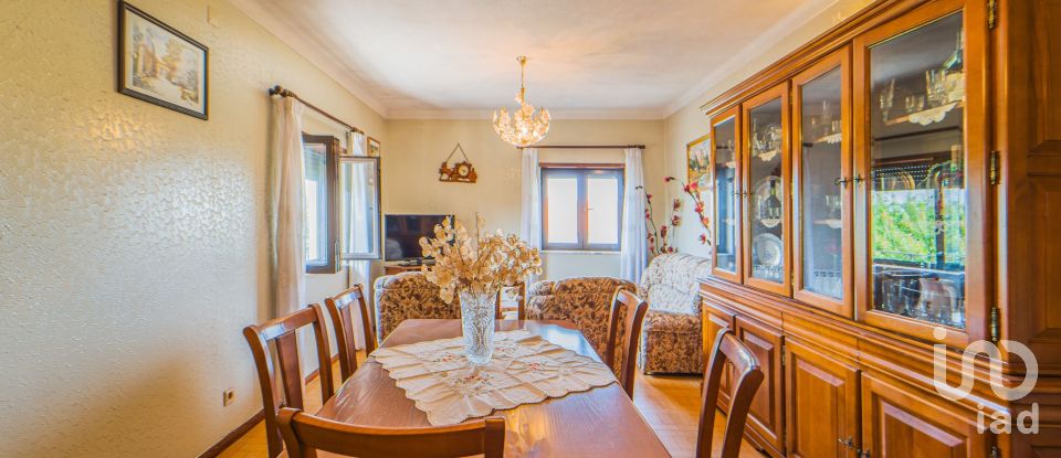 Maison T6 à Alvarães de 318 m²