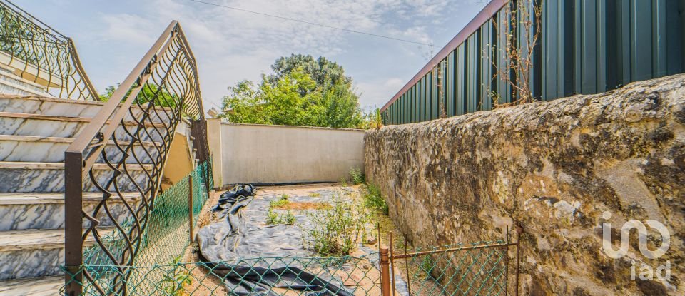 Maison T6 à Alvarães de 318 m²