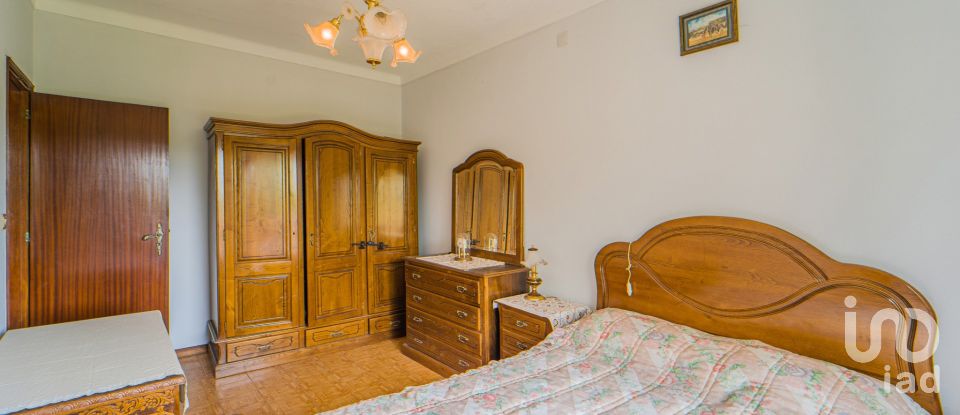 Maison T6 à Alvarães de 318 m²