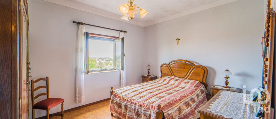 Maison T6 à Alvarães de 318 m²