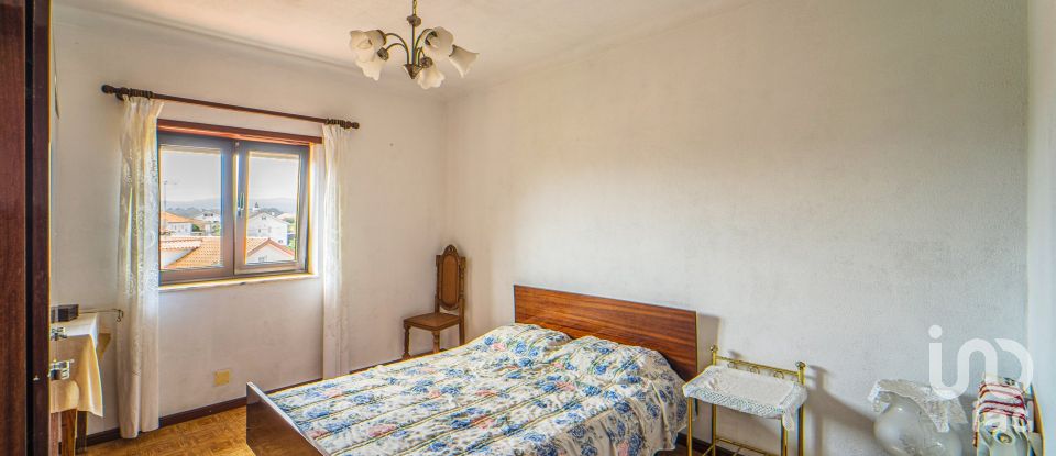 Maison T6 à Alvarães de 318 m²