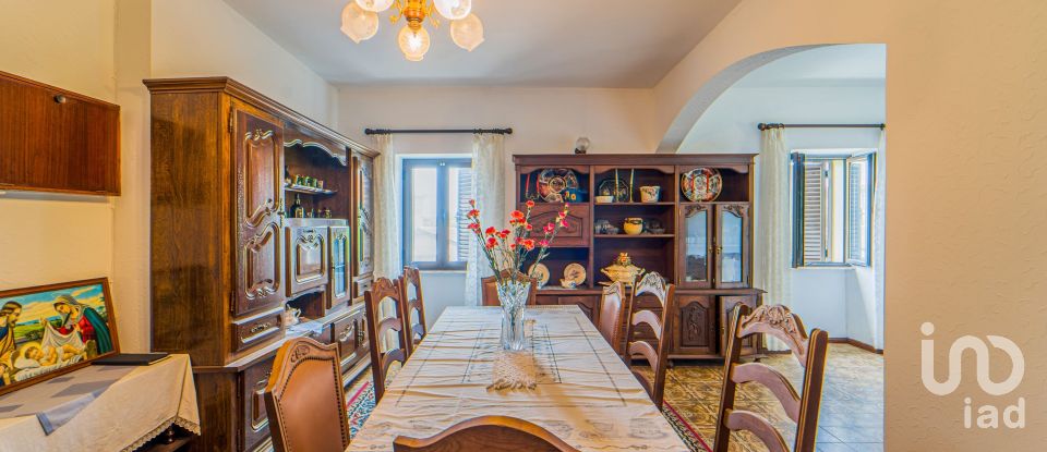 Maison T6 à Alvarães de 318 m²