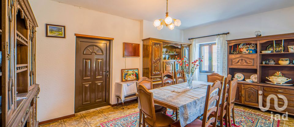 Maison T6 à Alvarães de 318 m²