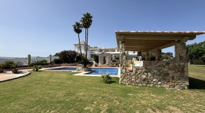 House T7 in Santa Bárbara de Nexe of 551 m²