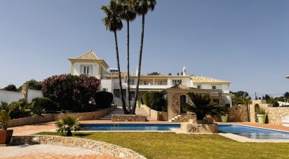 House T7 in Santa Bárbara de Nexe of 551 m²