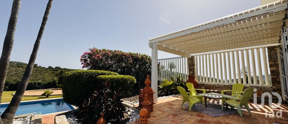 House T7 in Santa Bárbara de Nexe of 551 m²