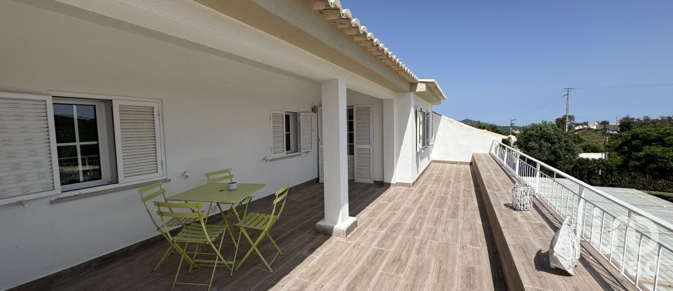 House T7 in Santa Bárbara de Nexe of 551 m²