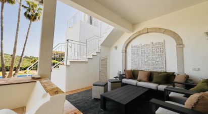 House T7 in Santa Bárbara de Nexe of 551 m²