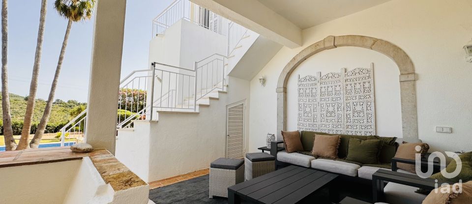 House T7 in Santa Bárbara de Nexe of 551 m²