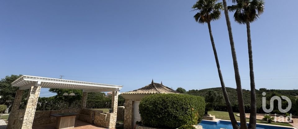 House T7 in Santa Bárbara de Nexe of 551 m²