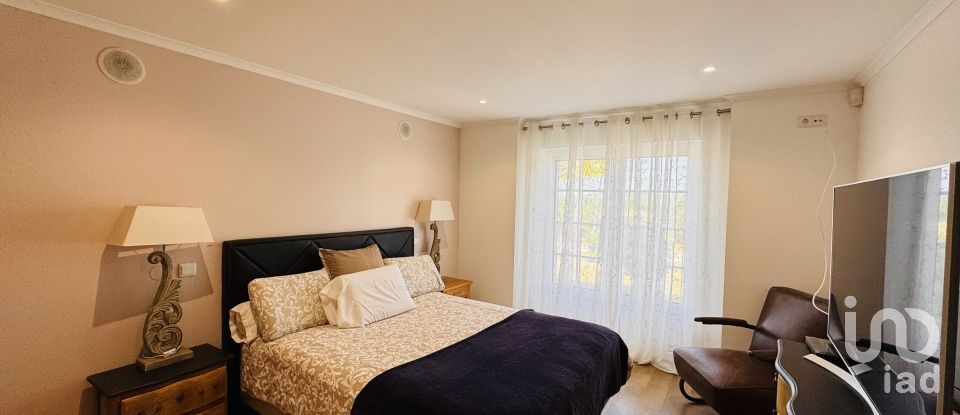 House T7 in Santa Bárbara de Nexe of 551 m²