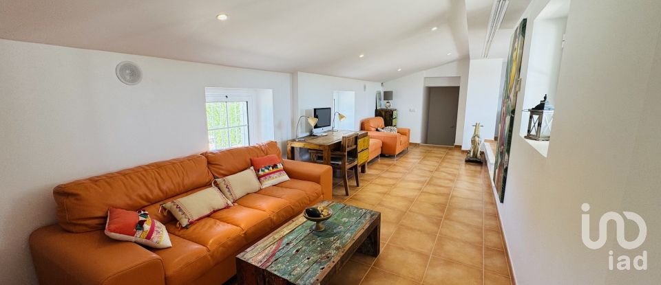 House T7 in Santa Bárbara de Nexe of 551 m²