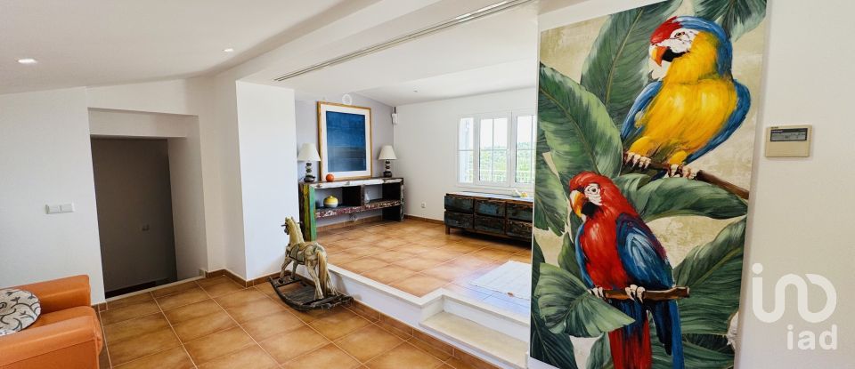 House T7 in Santa Bárbara de Nexe of 551 m²