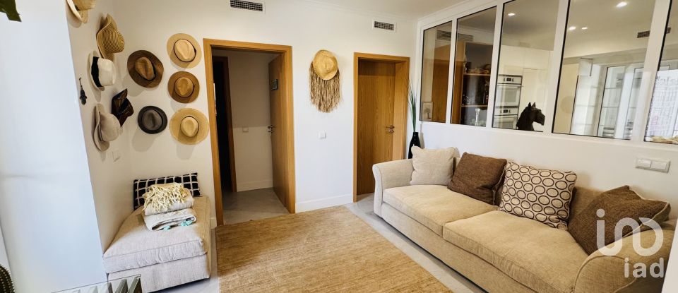 House T7 in Santa Bárbara de Nexe of 551 m²