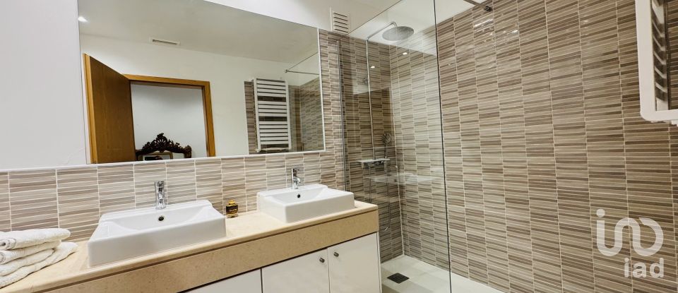 House T7 in Santa Bárbara de Nexe of 551 m²