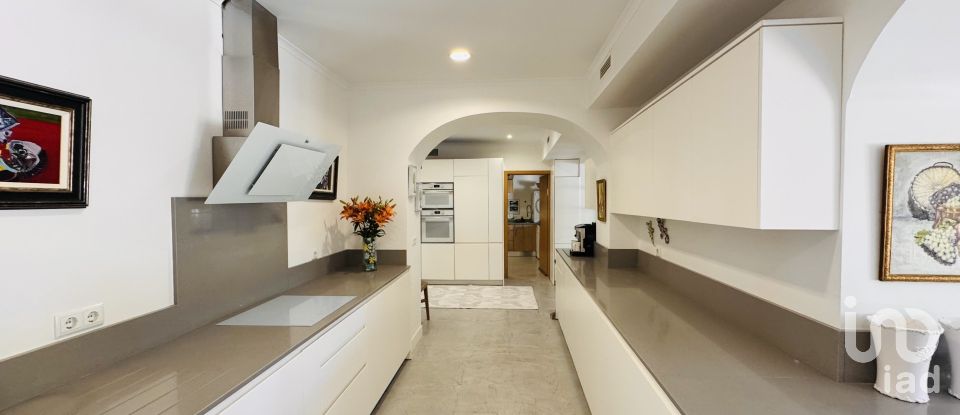 House T7 in Santa Bárbara de Nexe of 551 m²