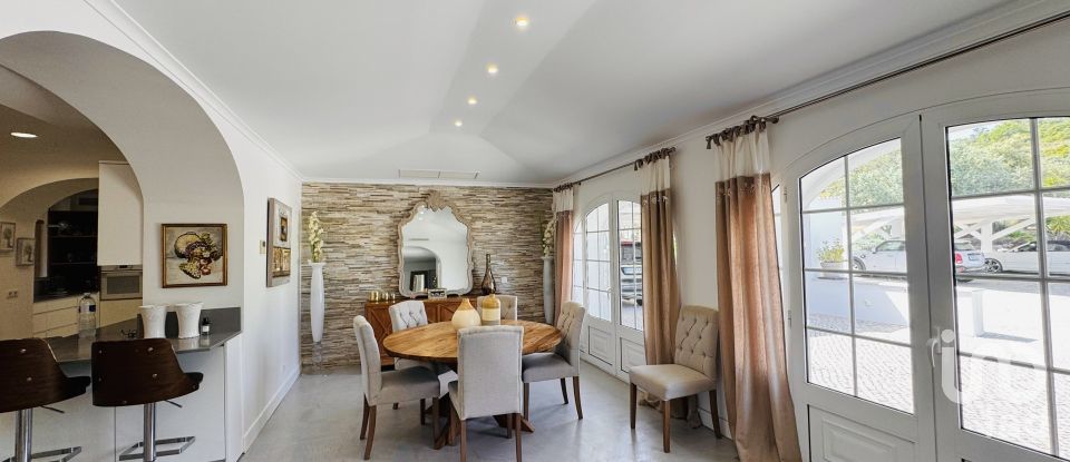 House T7 in Santa Bárbara de Nexe of 551 m²