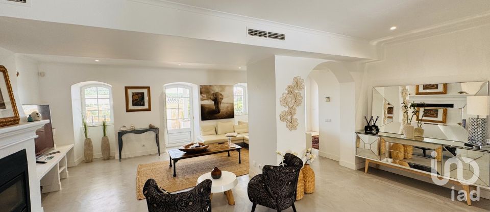 House T7 in Santa Bárbara de Nexe of 551 m²