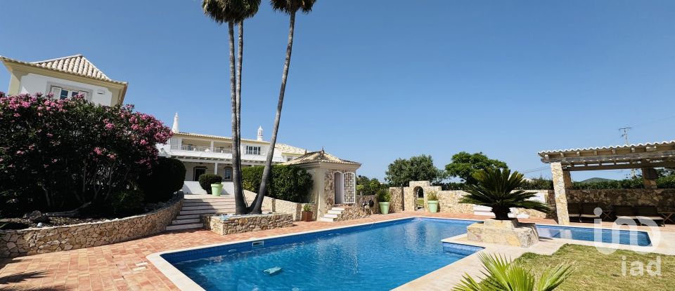 House T7 in Santa Bárbara de Nexe of 551 m²