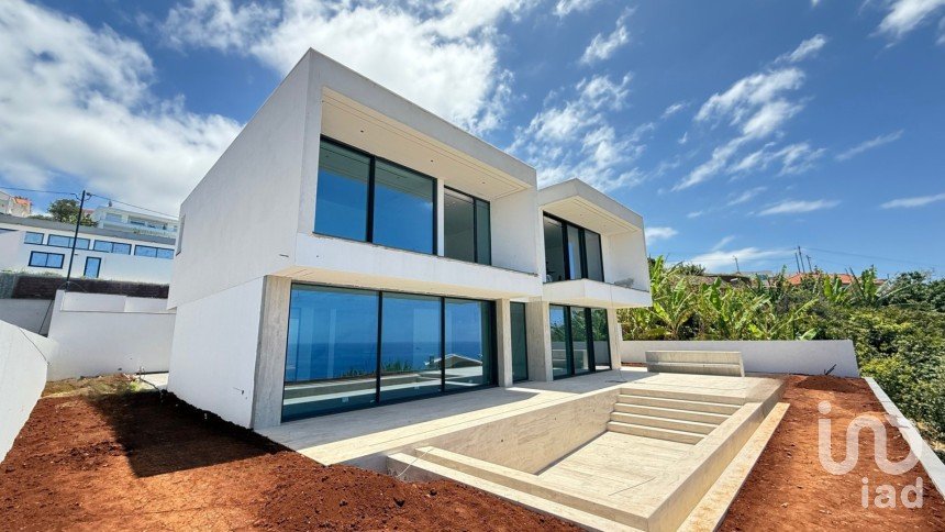House T3 in Calheta of 324 m²