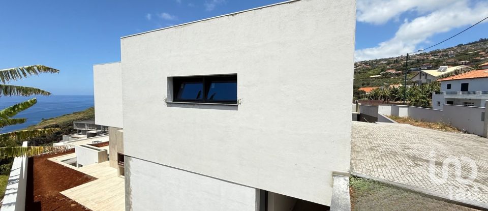 House T3 in Calheta of 324 m²