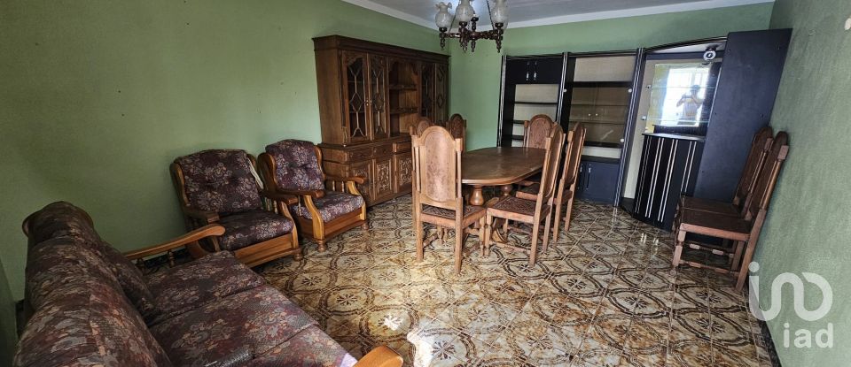 Casa T3 em Parada e Faílde de 128 m²