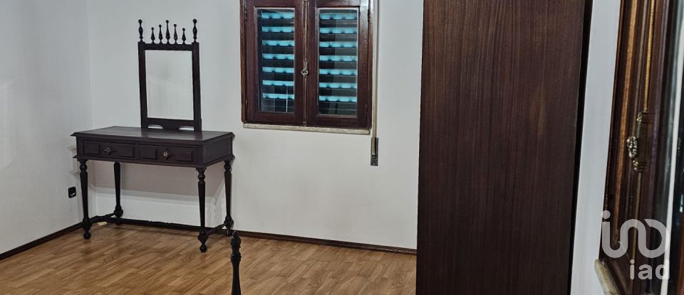 Casa T3 em Parada e Faílde de 128 m²