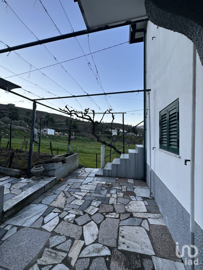 House T4 in Lobrigos (São Miguel e São João Baptista) e Sanhoane of 84 m²