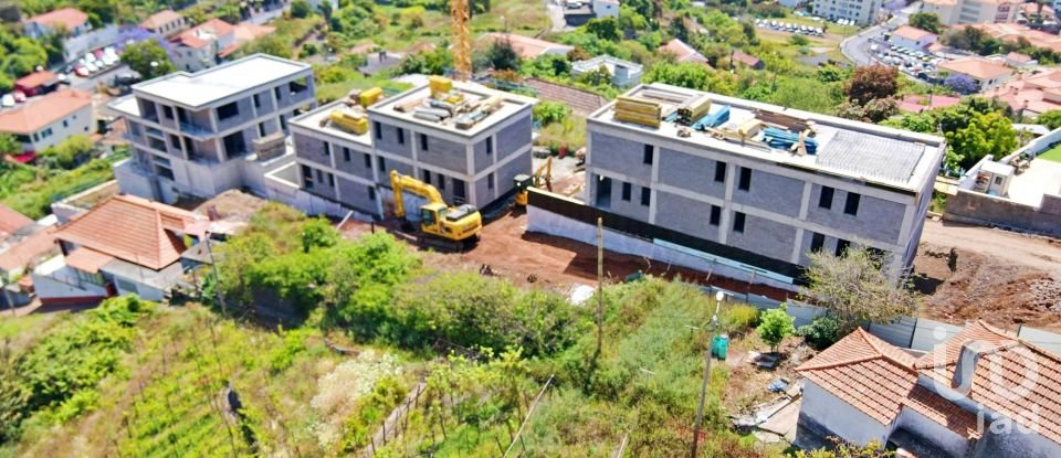 House T3 in Caniço of 221 m²