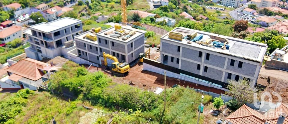 House T3 in Caniço of 223 m²