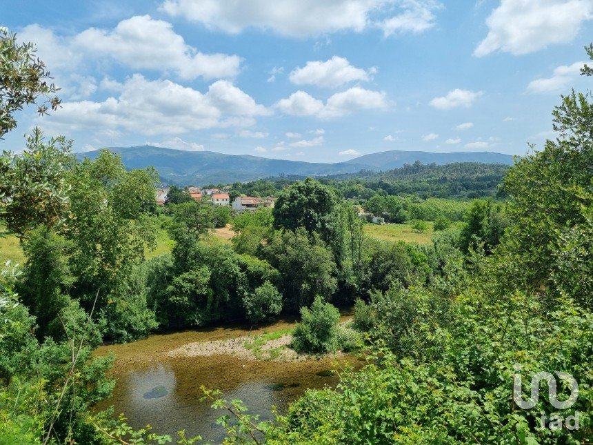 Terrain à Sarzedo de 1 002 m²
