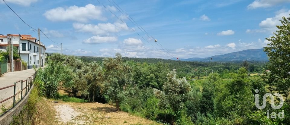 Terrain à Sarzedo de 1 002 m²