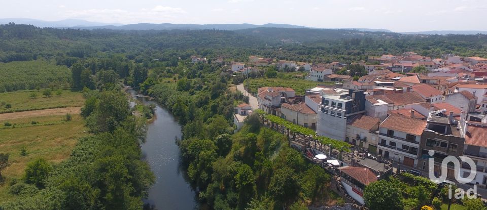 Terrain à Sarzedo de 1 002 m²