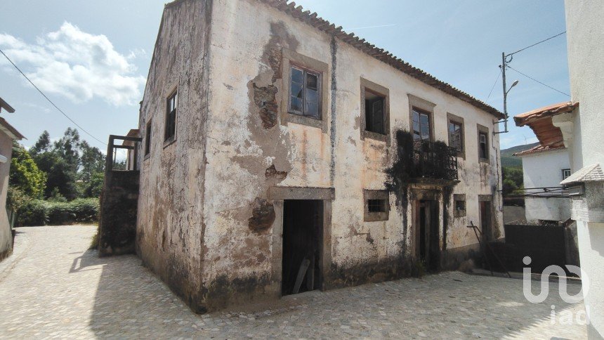 House T4 in Castanheira de Pêra e Coentral of 286 m²