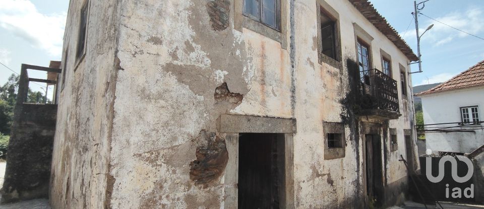 House T4 in Castanheira de Pêra e Coentral of 286 m²