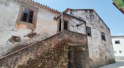 Maison T4 à Castanheira de Pêra e Coentral de 286 m²