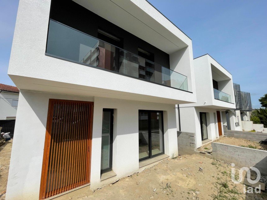 House T3 in Barcelos, Vila Boa e Vila Frescainha (São Martinho e São Pedro) of 176 m²