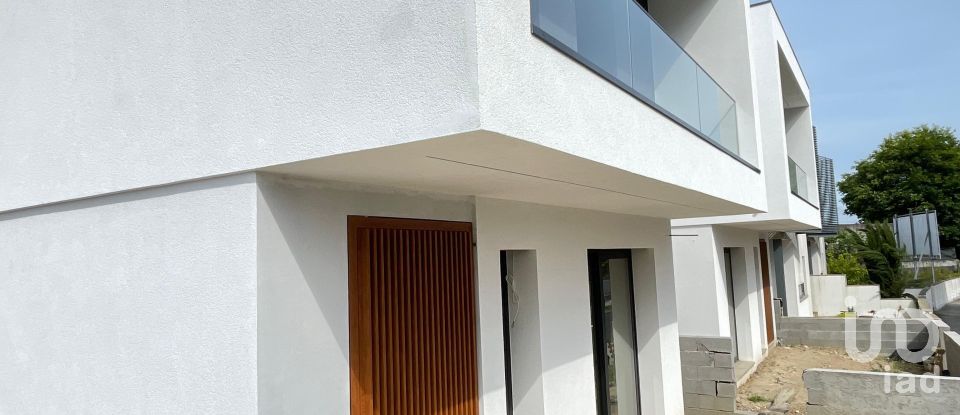 House T3 in Barcelos, Vila Boa e Vila Frescainha (São Martinho e São Pedro) of 176 m²