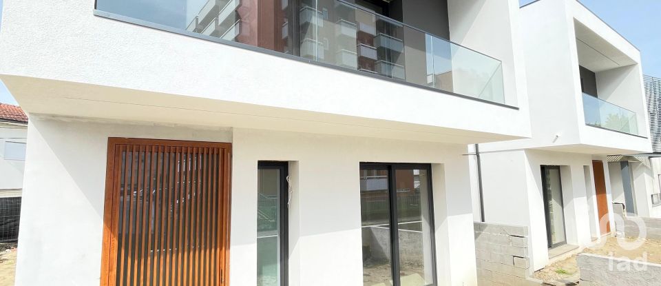 House T3 in Barcelos, Vila Boa e Vila Frescainha (São Martinho e São Pedro) of 176 m²