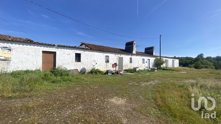 Terreno em São Facundo e Vale das Mós de 568 000 m²