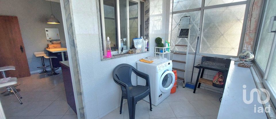 Moradia T4 em Quelfes de 243 m²