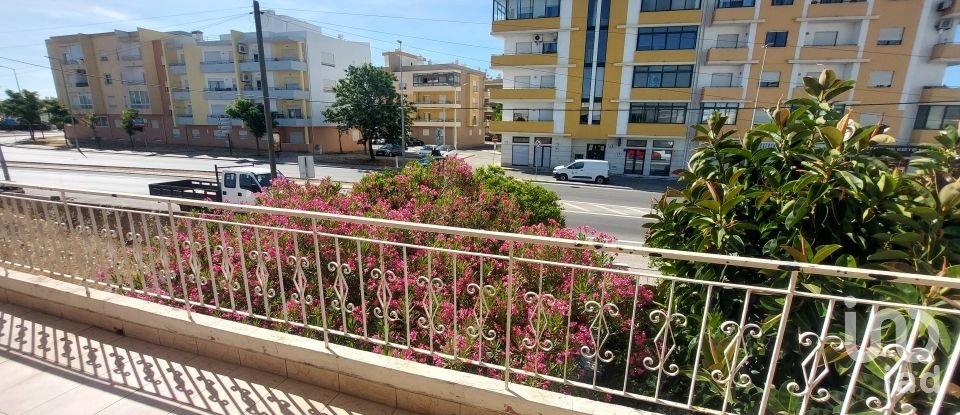 Moradia T4 em Quelfes de 243 m²