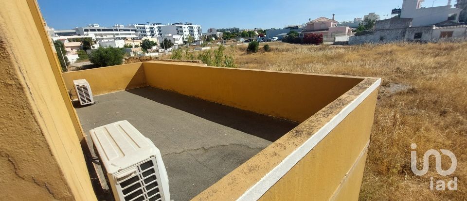 Moradia T4 em Quelfes de 243 m²