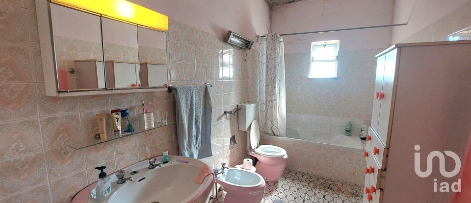 Moradia T4 em Quelfes de 243 m²