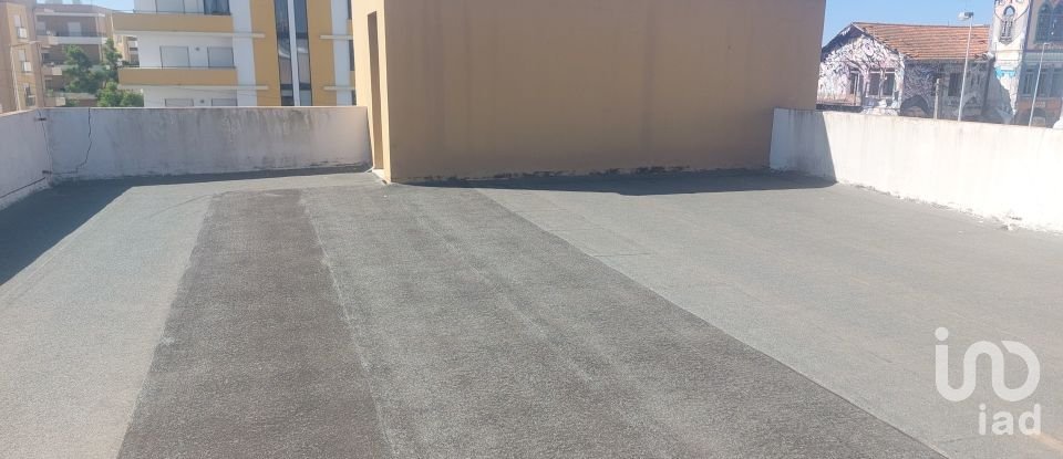 Moradia T4 em Quelfes de 243 m²