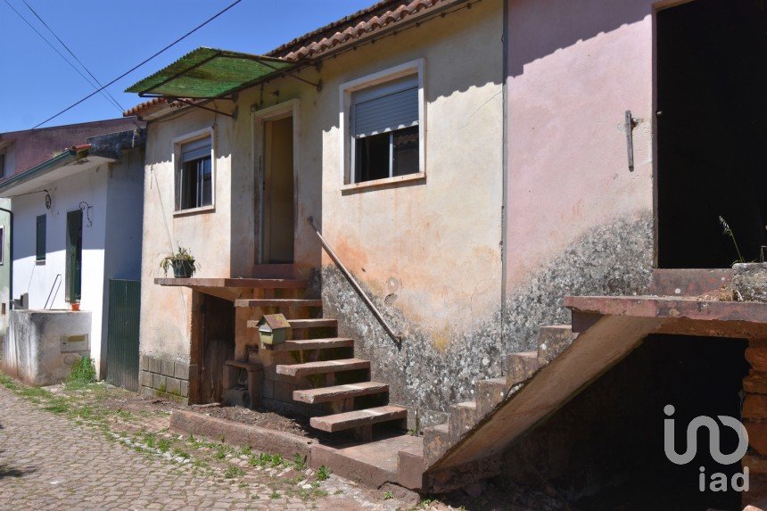 Maison de village T2 à Podentes de 198 m²