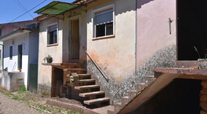 Maison de village T2 à Podentes de 198 m²