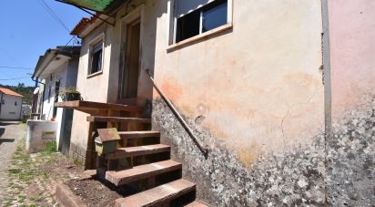 Maison de village T2 à Podentes de 198 m²